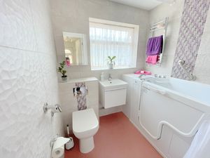 Pyefleet Close- click for photo gallery